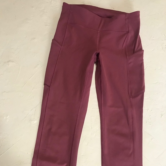 Lululemon Mid Rise Crop - Picture 4 of 5